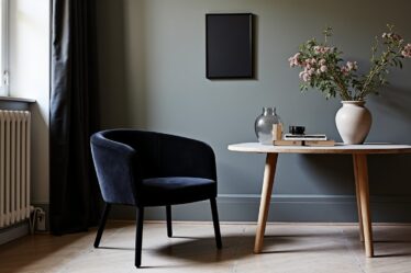 Les chaises noires : l'intemporelle pièce maîtresse de la décoration qui défie les modes